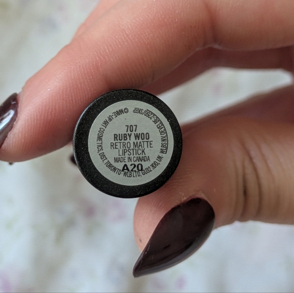 MAC Cosmetics Mini Retro Matte Lipstick (Shade—Ruby Woo) - Picture 2 of 3